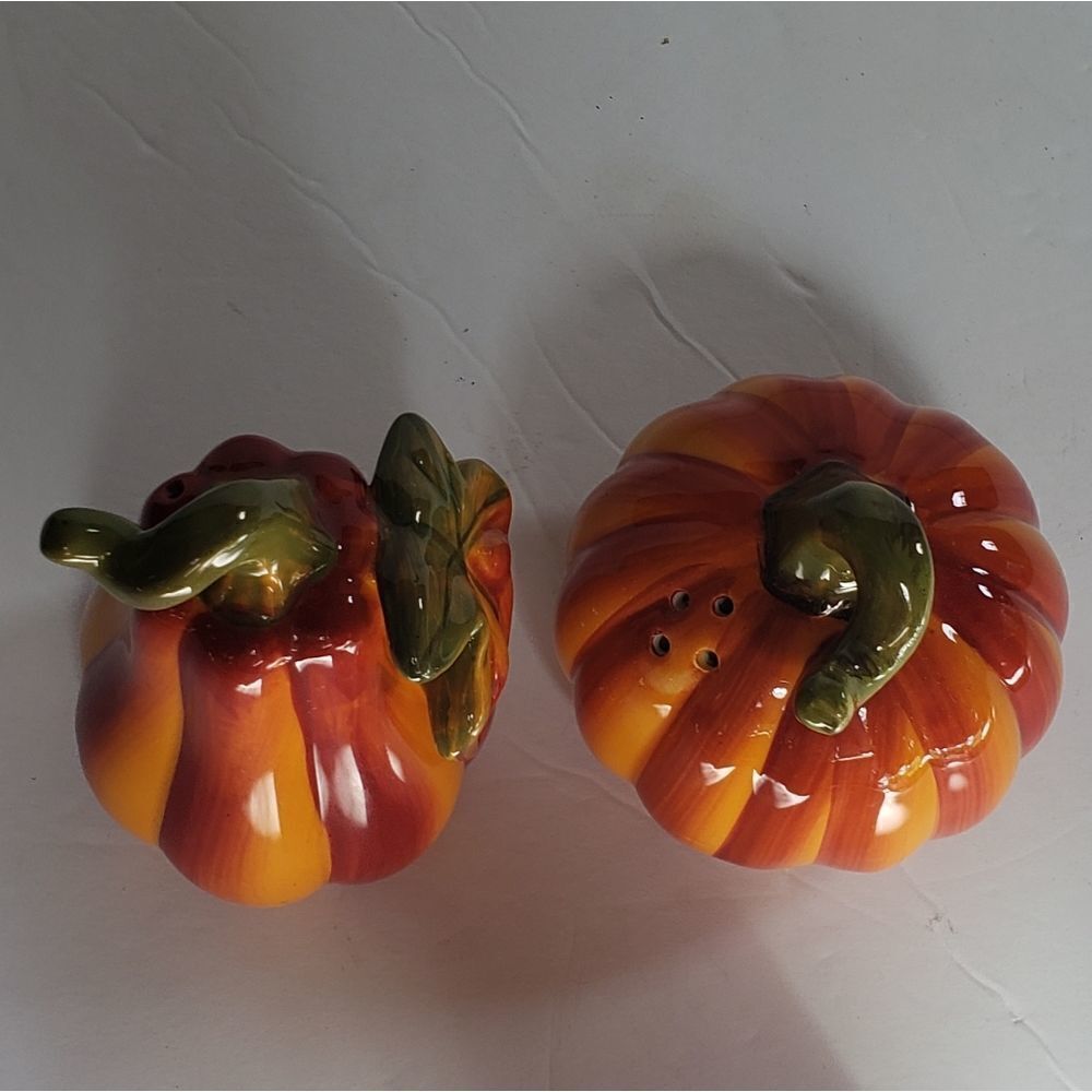 Pumpkin Salt & Pepper Set - Picture 6 of 8